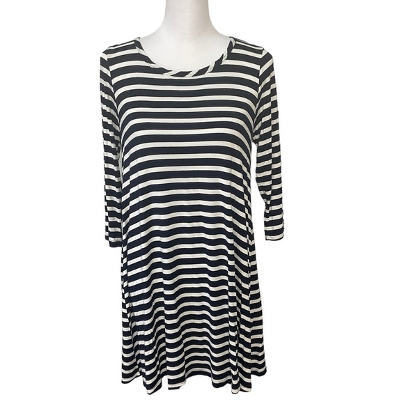 Everly Women Size M Dress Nautical Navy White Striped Swing Lightweight Shift T2 - Picture 1 of 10